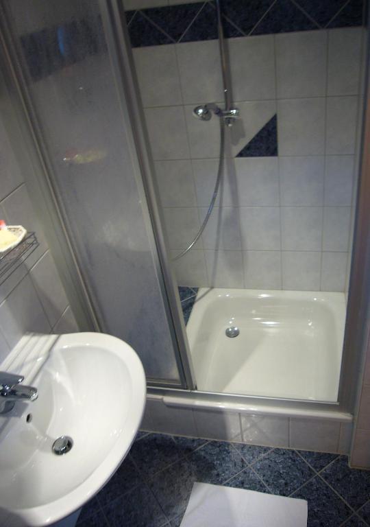 Hotel Deutsches Haus كاوب الغرفة الصورة